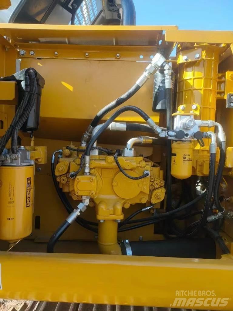 CAT 320D2L Telakaivukoneet