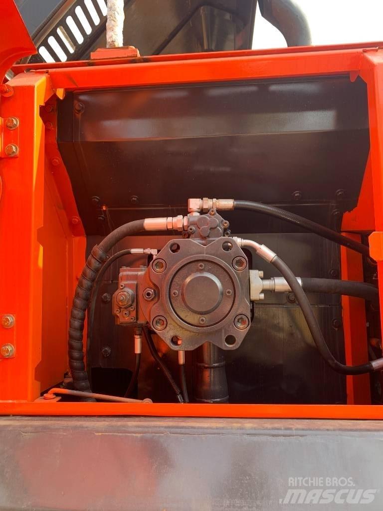 Doosan DX 300 LCA Telakaivukoneet