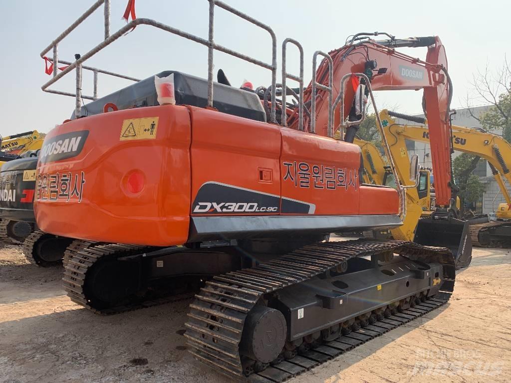 Doosan DX 300 LCA Telakaivukoneet