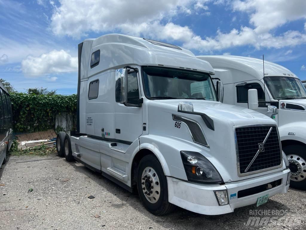 Volvo VNL 780 Vetopöytäautot