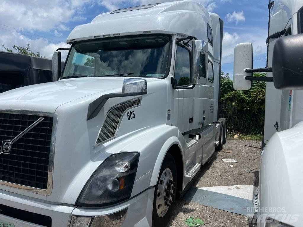 Volvo VNL 780 Vetopöytäautot
