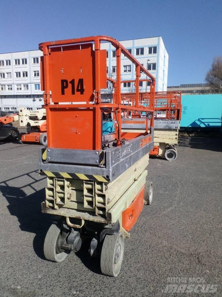 JLG 2030 ES Saksilavat