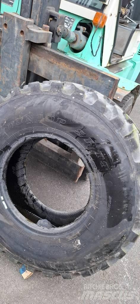 Dunlop 335/80R18 Renkaat ja vanteet
