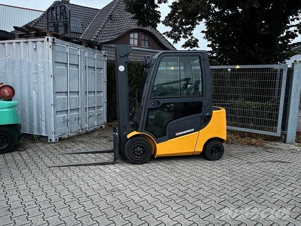 Jungheinrich DFG 320 Dieseltrukit