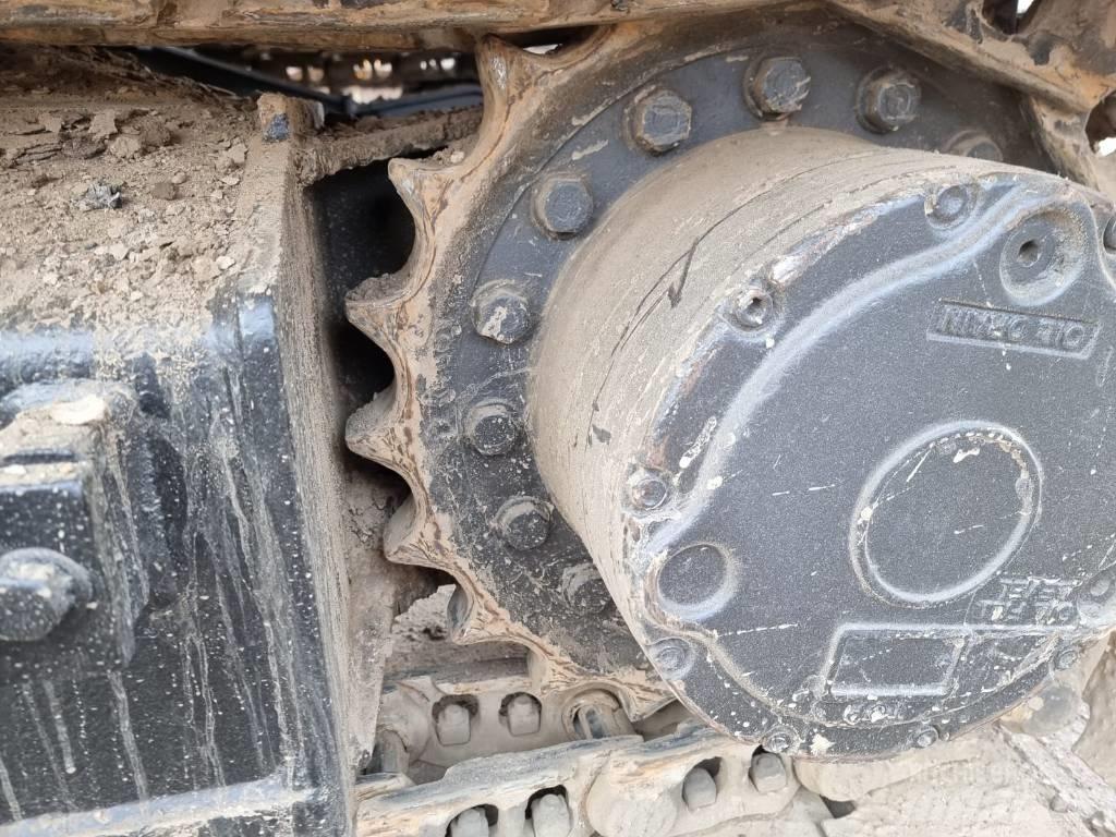JCB JS 130 LC Telakaivukoneet