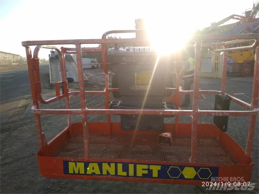 JLG 800AJ Kuukulkijat
