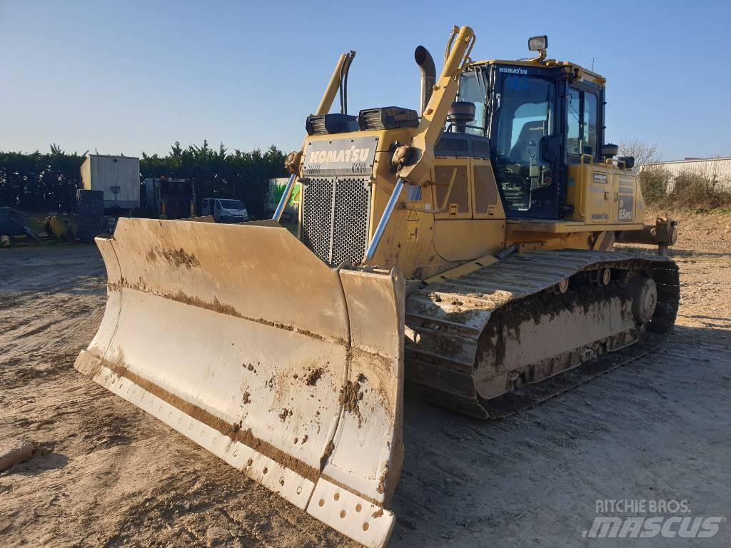 Komatsu D65PXi-18 Telaketjupuskutraktorit