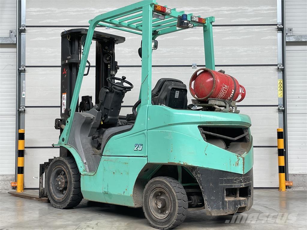 Mitsubishi FG25T Nestekaasutrukit
