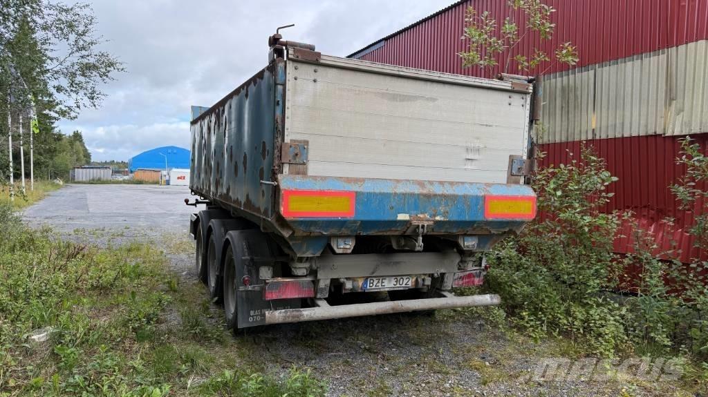  M & V Trippelkärra Sora- ja kippiperävaunut