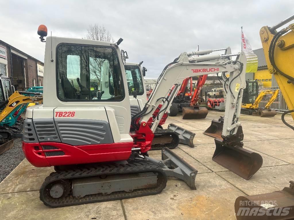 Takeuchi TB228 Minikaivukoneet < 7t