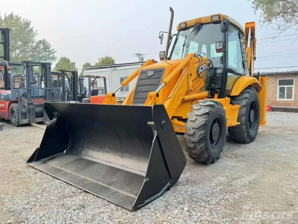 JCB 3 CX Kaivurikuormaajat
