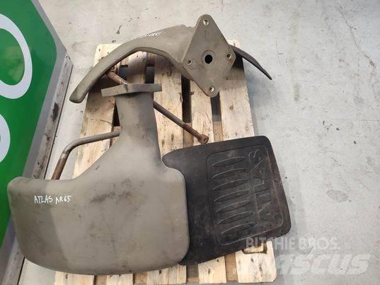 Atlas AR 65 fender Ohjaamo ja sisusta