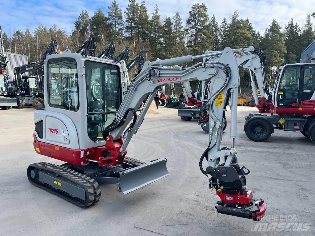 Takeuchi TB 225 Minikaivukoneet < 7t