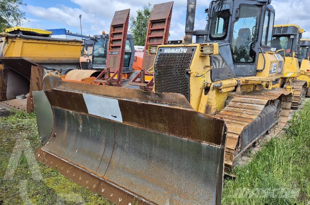 Komatsu D 61 EX-15 Telaketjupuskutraktorit