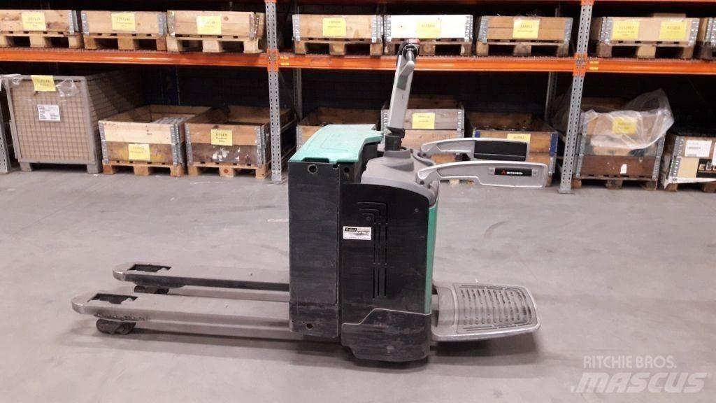 Mitsubishi PBV20N Lavansiirtotrukit