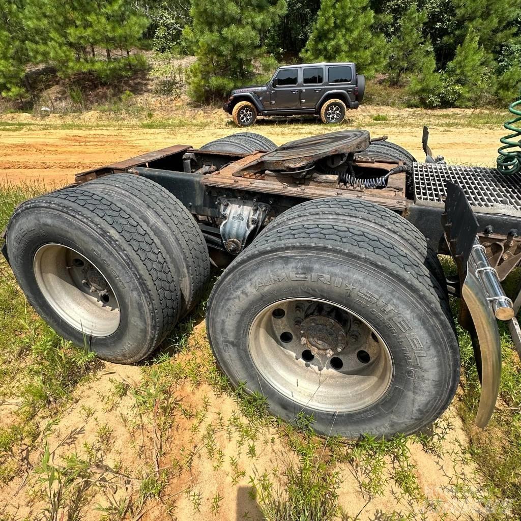 Mack CH 613 Vetopöytäautot