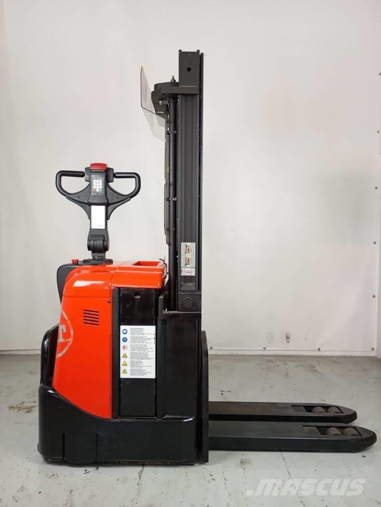 BT SPE 125 Ajettavat pinoamisvaunut