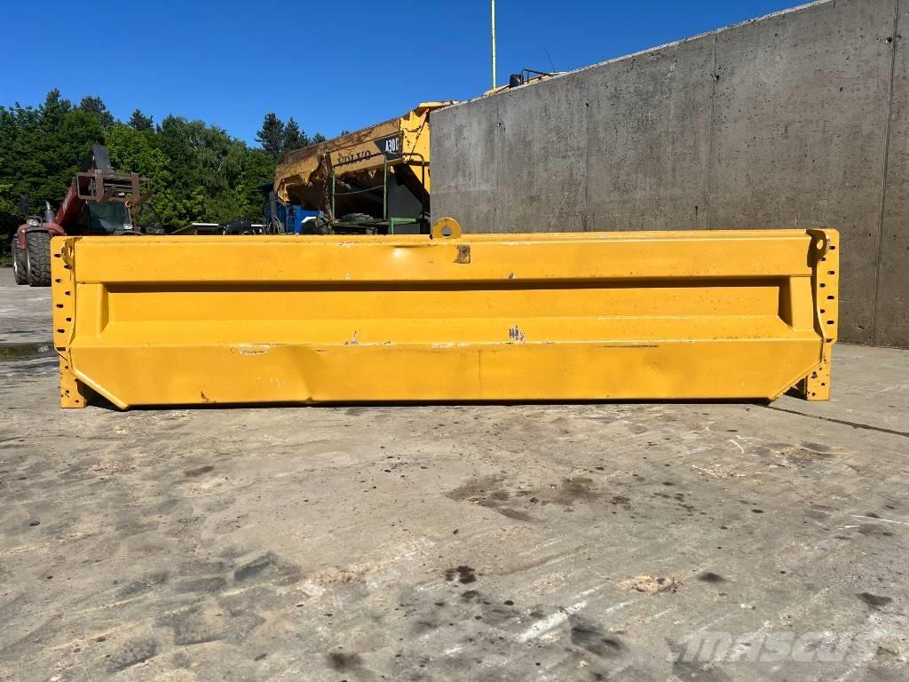 CAT TAILGATE CAT 735 Takalaidat