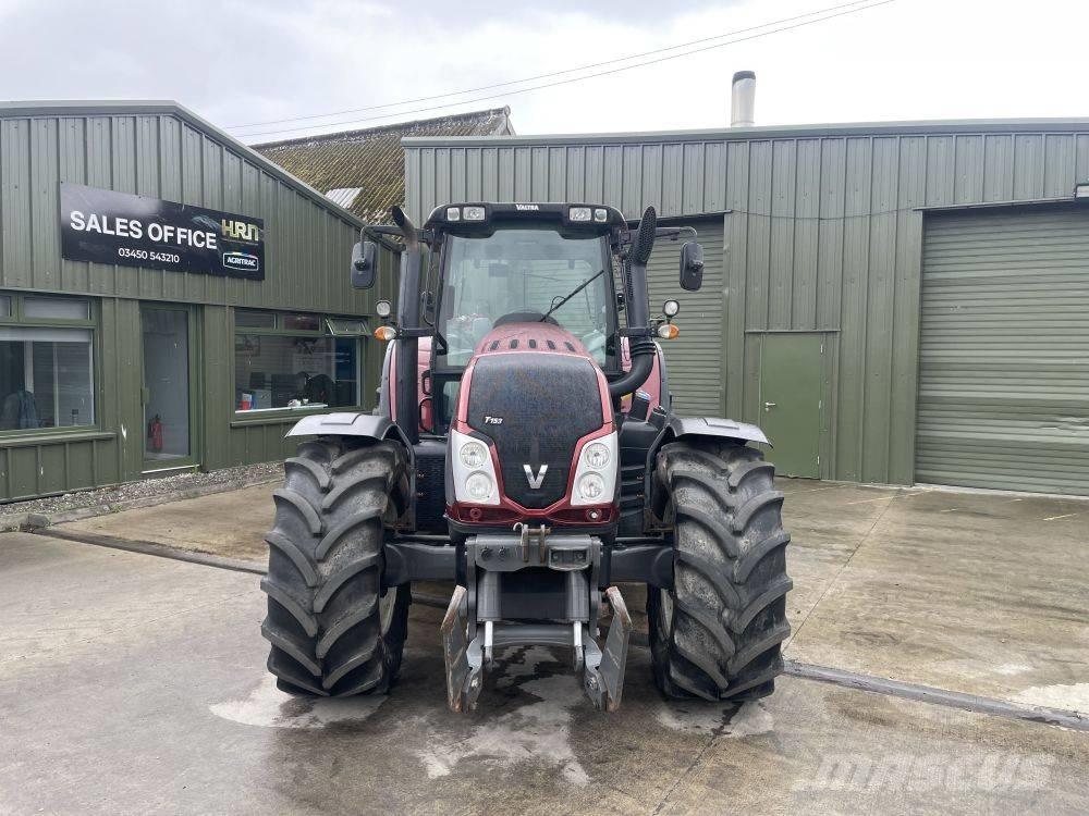 Valtra T 153 Traktorit
