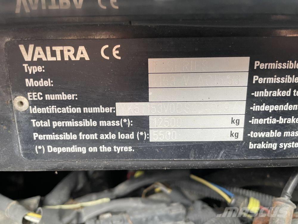 Valtra T 153 Traktorit
