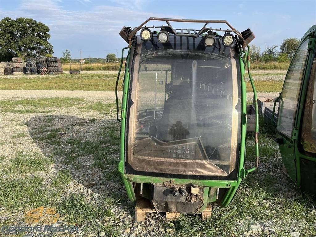 John Deere 1010E Ohjaamo ja sisusta