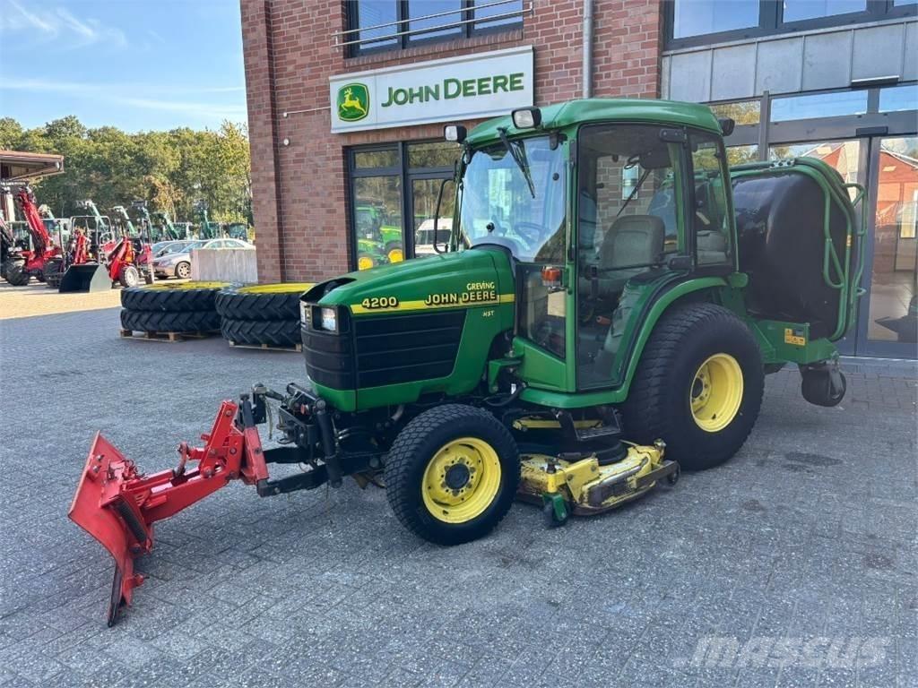 John Deere 4200 Taajamatraktorit