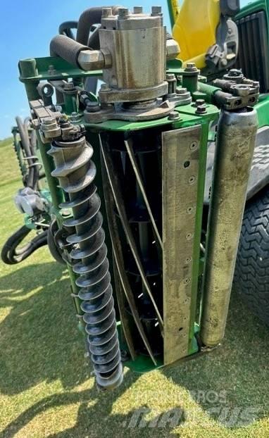 John Deere 8900A Päältäajettavat ruohonleikkurit