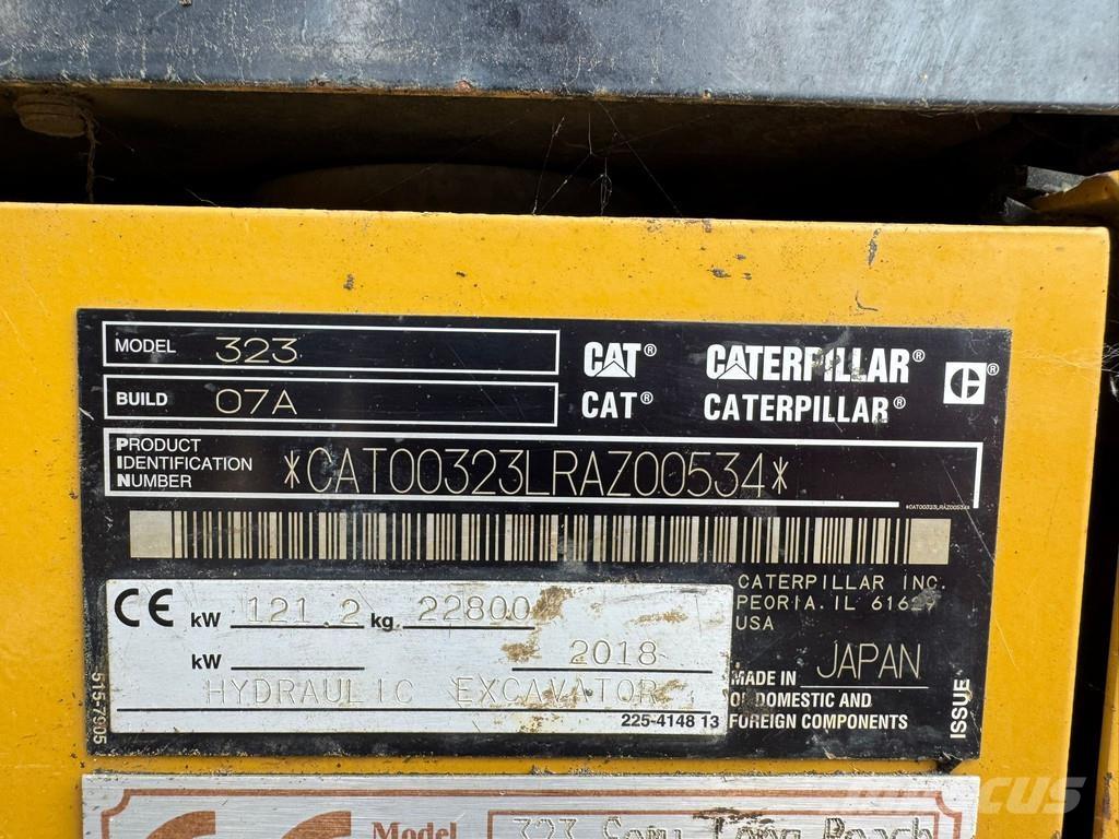 CAT 323 Telakaivukoneet