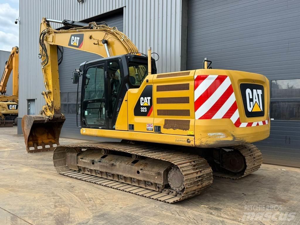 CAT 323 Telakaivukoneet
