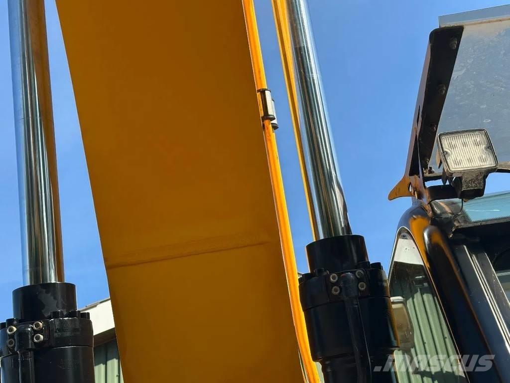JCB JS220LC plus Telakaivukoneet