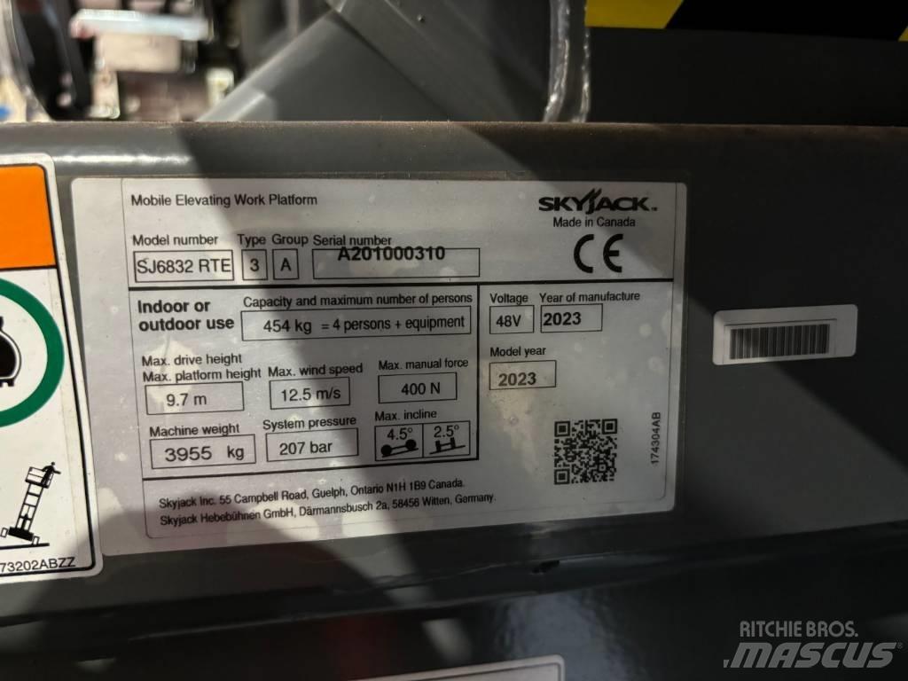 SkyJack SJ 6832 RTE Saksilavat