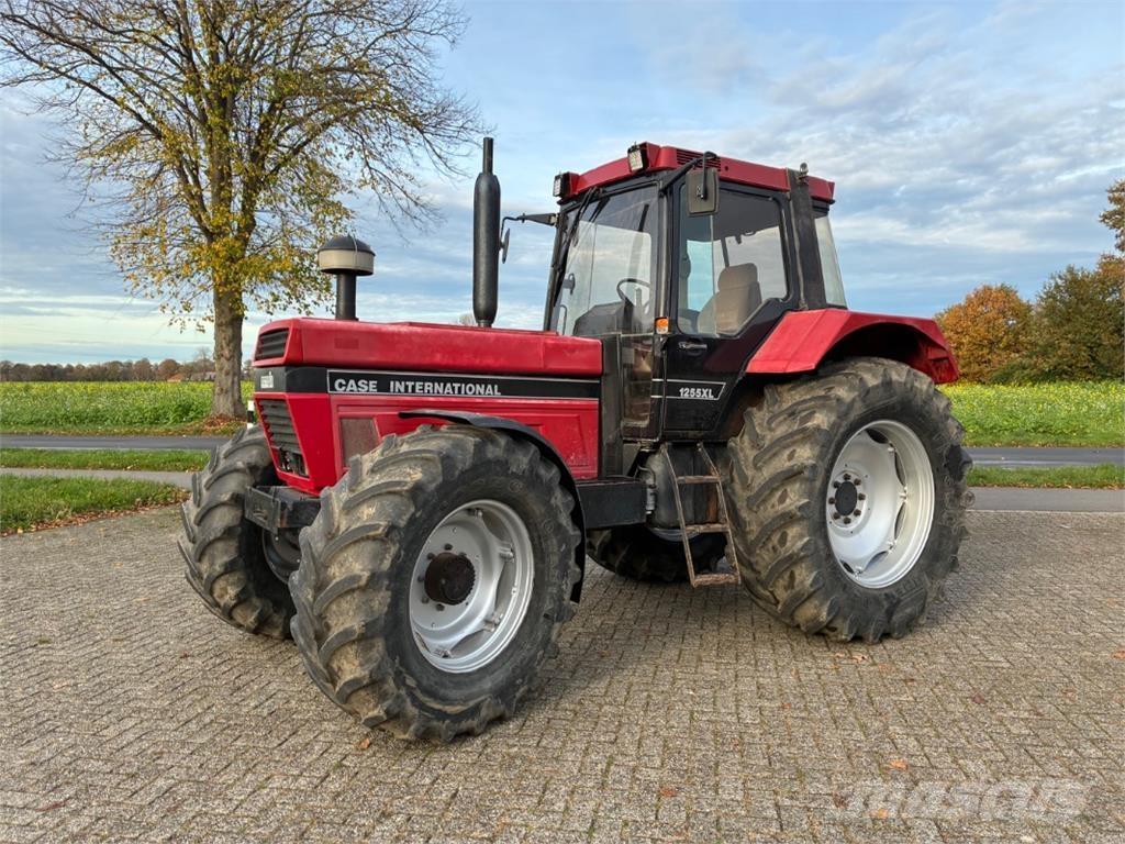 Case IH 1255 Traktorit