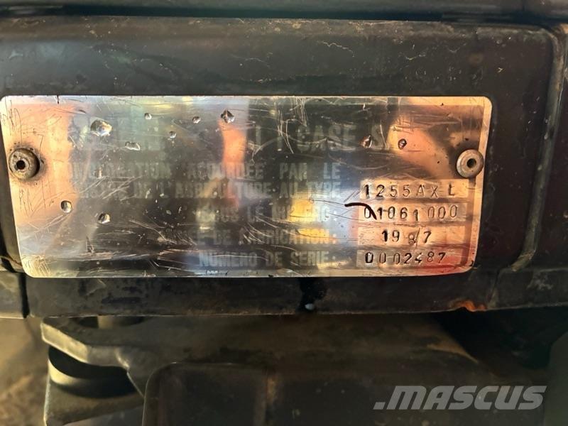 Case IH 1255 Traktorit