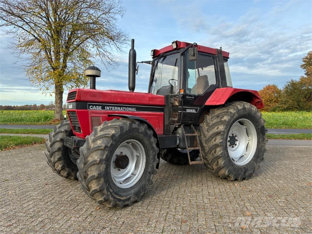 Case IH 1255 Traktorit