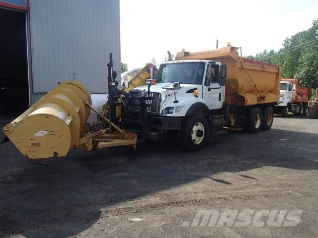 International 7400 Lumiaurat