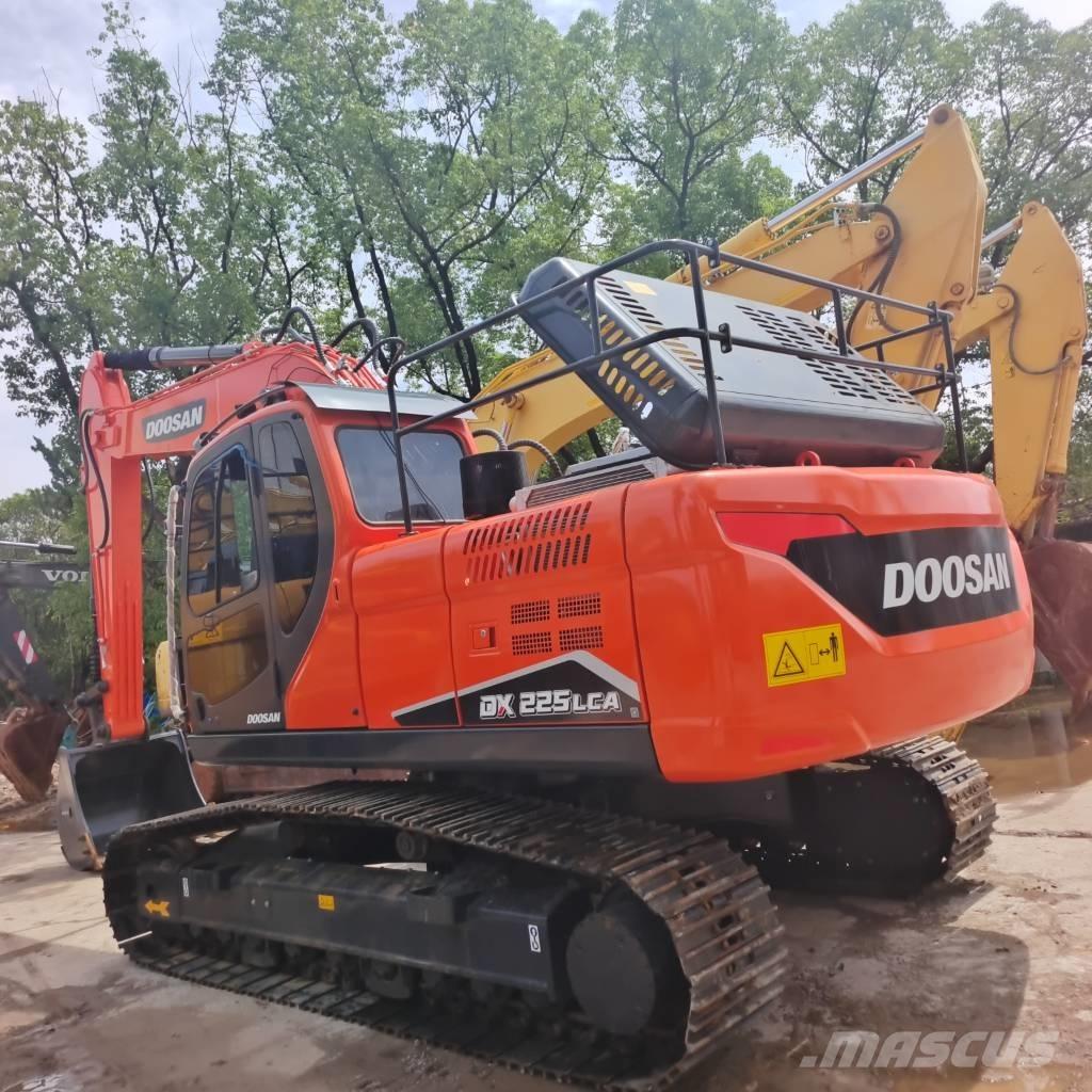 Doosan DX 225 LC Telakaivukoneet