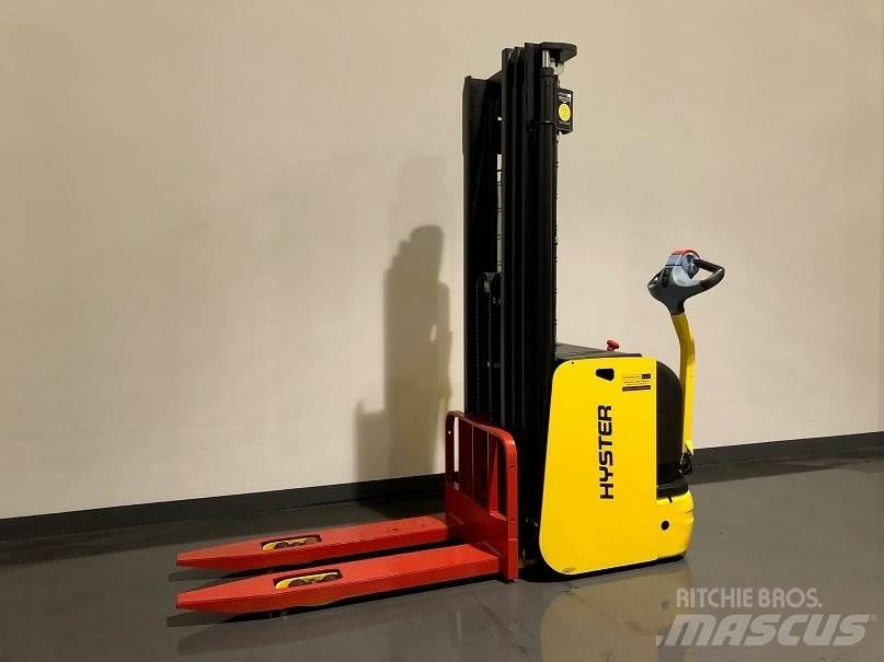 Hyster S1.6AC Käyden ajettavat pinoamistrukit