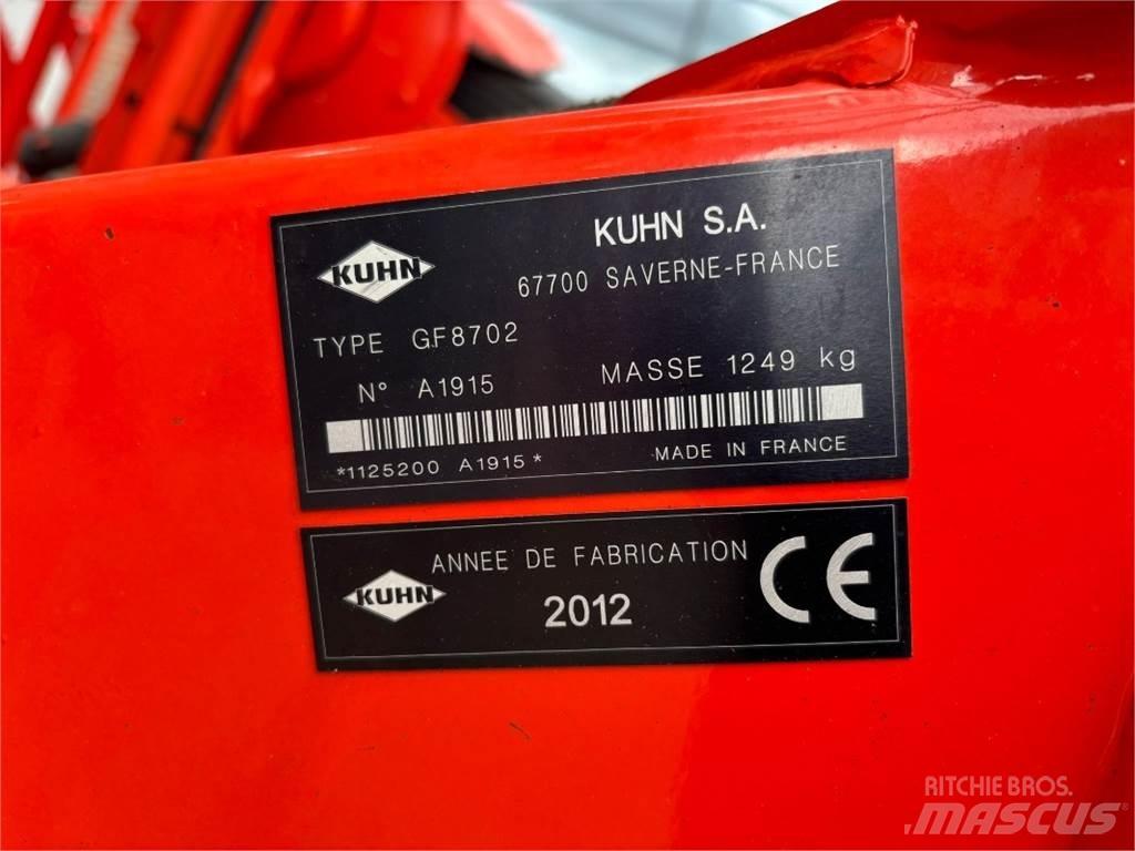 Kuhn GF 8702 Pöyhimet ja haravat