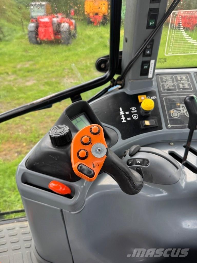 New Holland TM 175 Traktorit