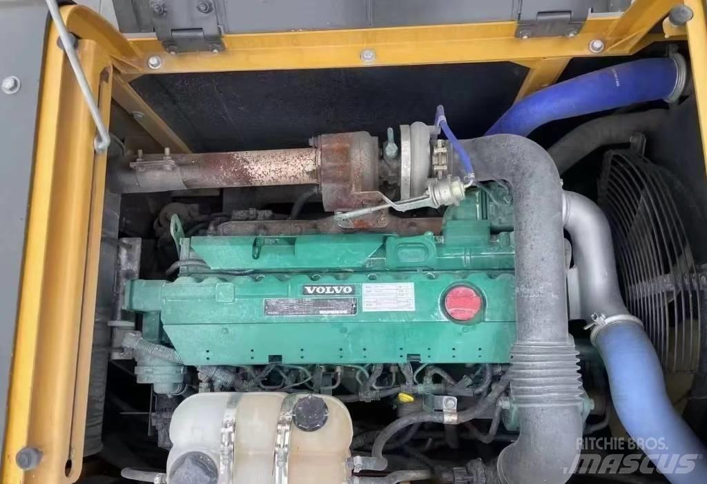Volvo 210 Telakaivukoneet