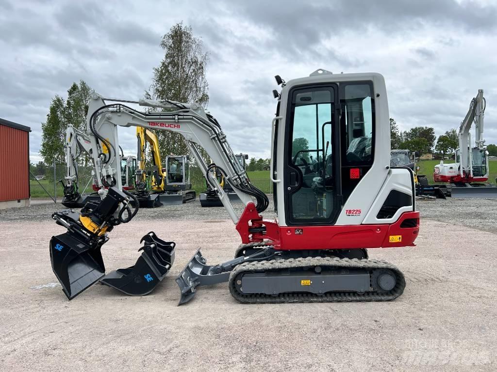 Takeuchi TB225 Minikaivukoneet < 7t
