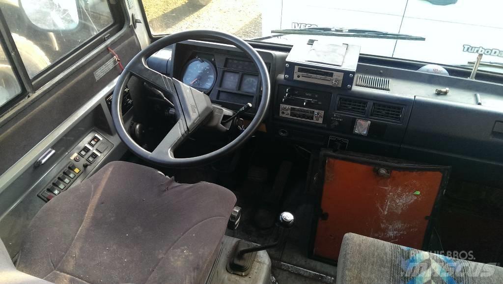 Hino RB145 Koulubussit