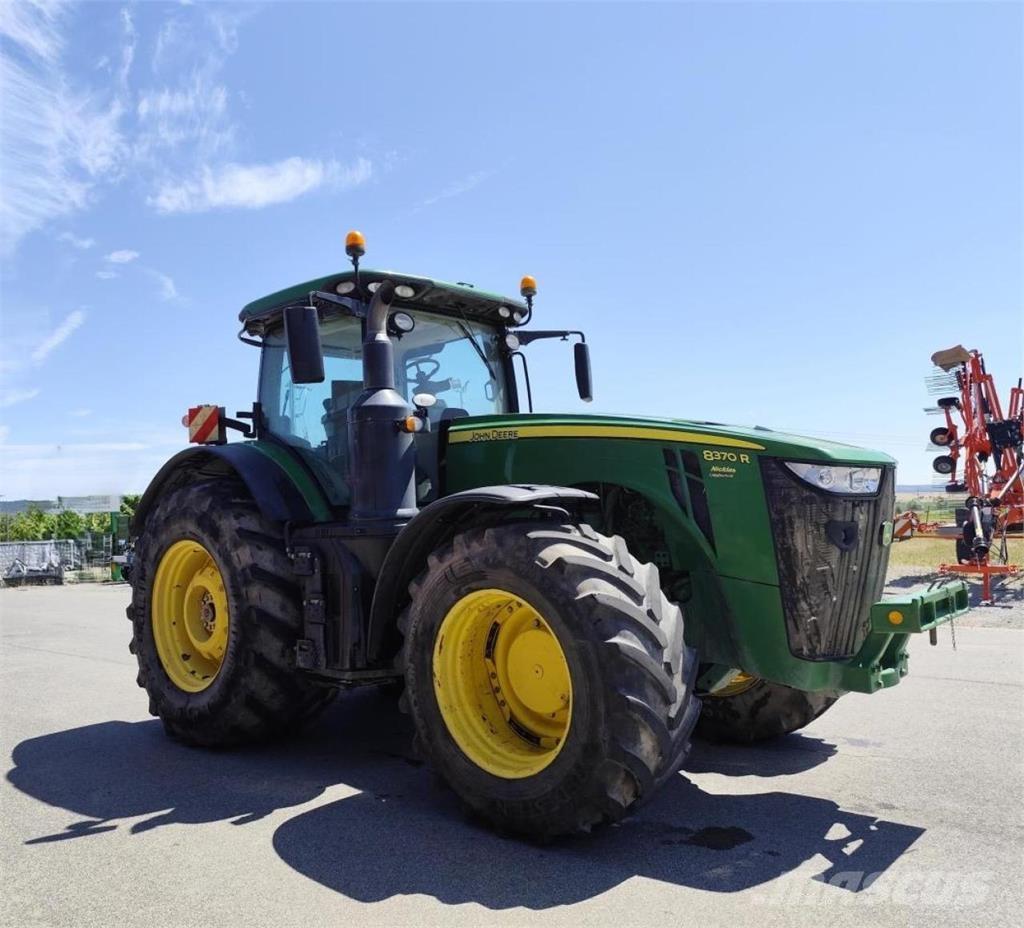 John Deere 8370 R Traktorit