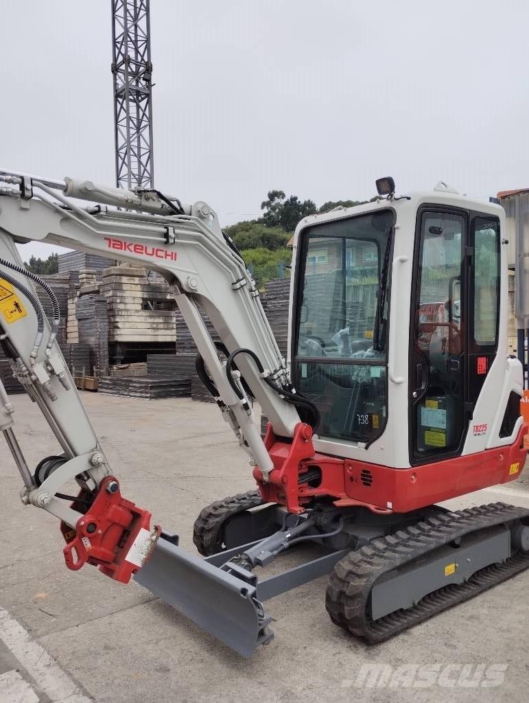 Takeuchi TB 225 Minikaivukoneet < 7t