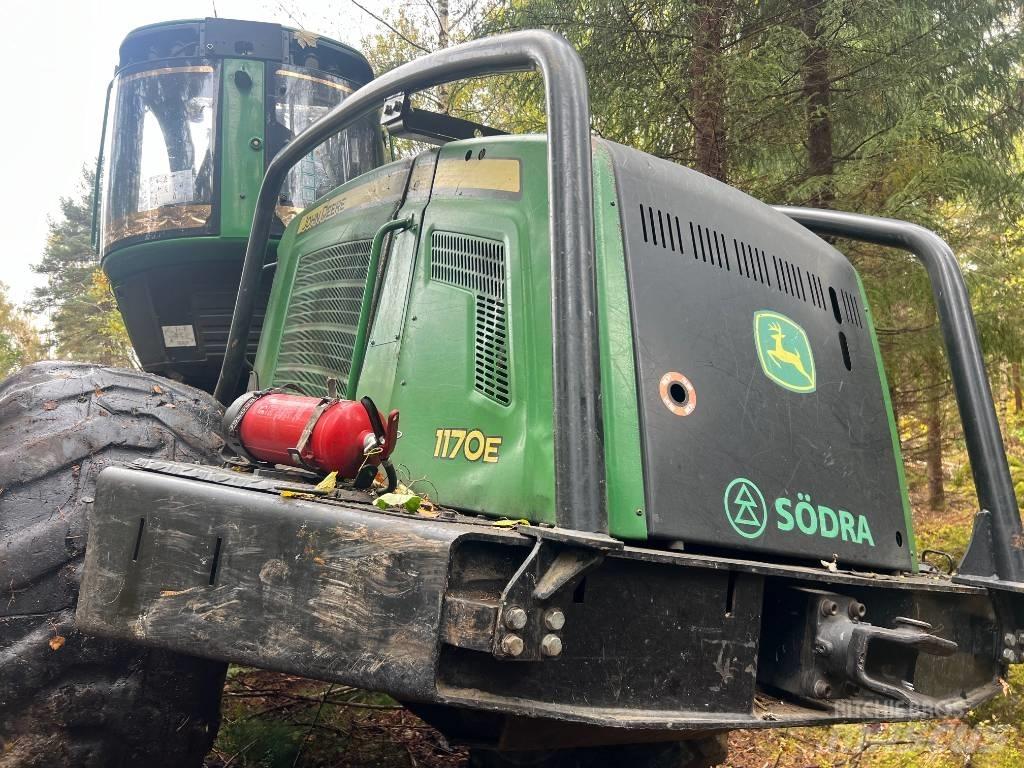 John Deere 1170 E Harvesterit