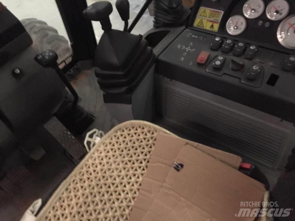 CAT 450 E Kaivurikuormaajat
