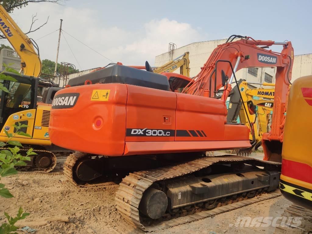 Doosan DX 300 Telakaivukoneet