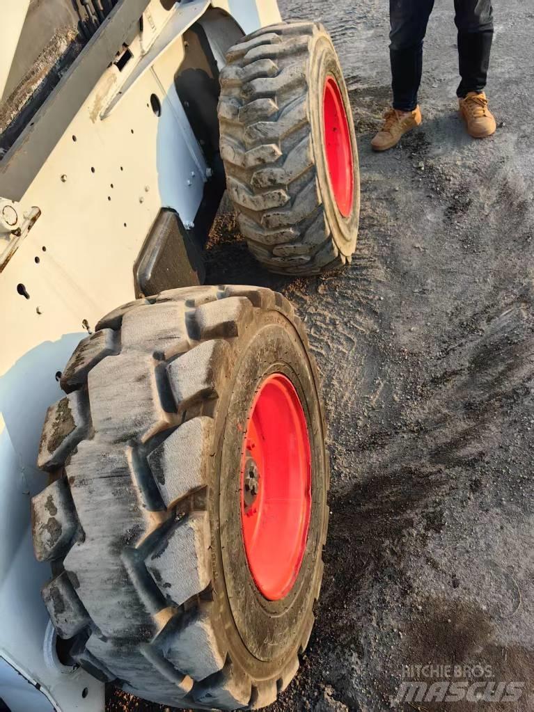 Bobcat S 300 Liukuohjatut kuormaajat