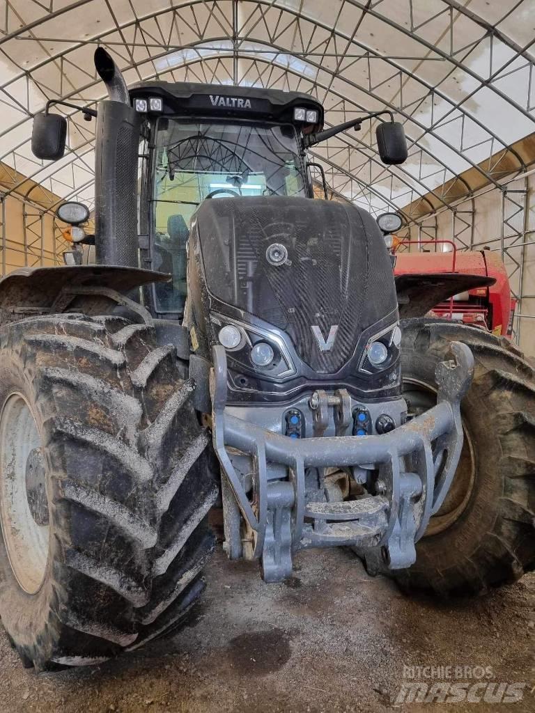 Valtra S 374 Traktorit