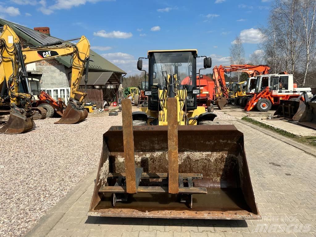 CAT 908 Pyöräkuormaajat